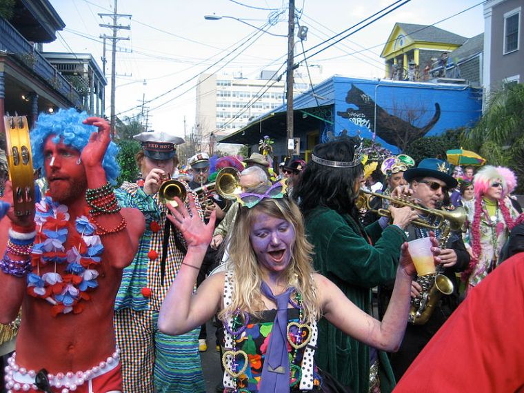Mardi Gras Day in New Orleans. Krewe of Kosmic Revelers on Frenchmam St. 2009. Author: Infrogmation of New Orleans