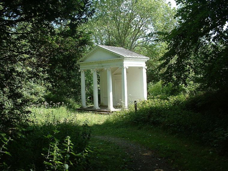 800px-Tring_park_summerhouse