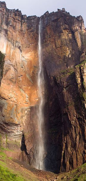 Salto Angel in the dry season. Author: Tomaszp.  Commons