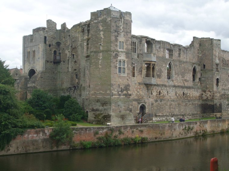 008 Newark Castle (Header)