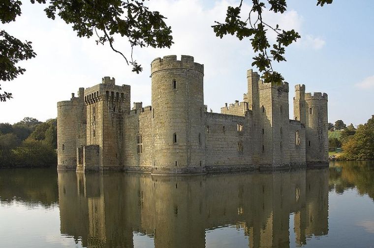 Bodiam Castle throughthe trees (Sussex UK) Author Pilgrimsoldier. Wikimedia Commons