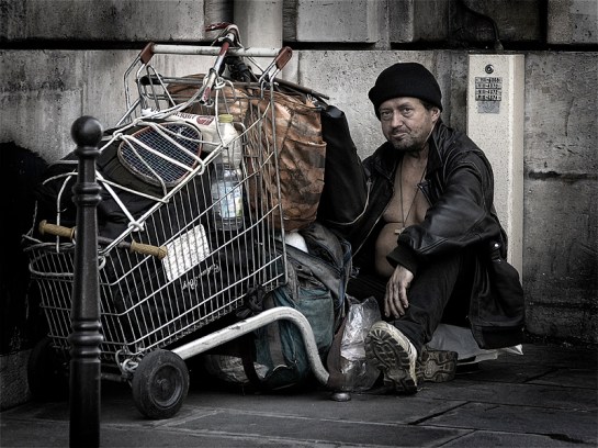 A homeless man in Paris, June 2005. Author: Eric Pouhier. Commons