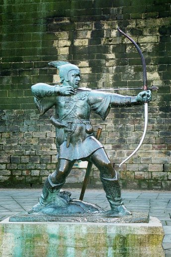 Robin Hood Memorial in Nottingham, near to the castle. Uploaded by Soerfm under GNU Free Documentation License. Wikimedia Commons. 