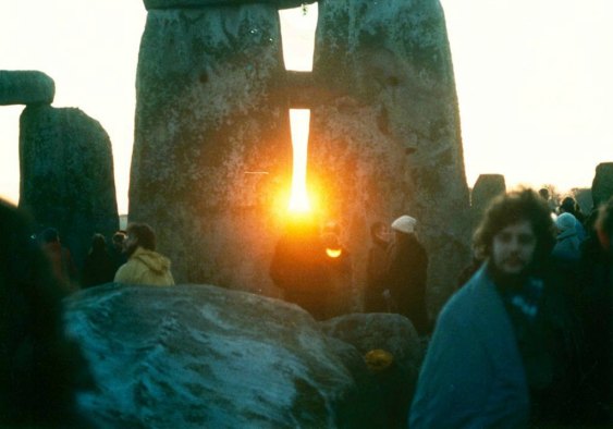 Sunrise between the stones at Stonehenge on the winter solstice. Author: Mark Grant. Creative Commons.