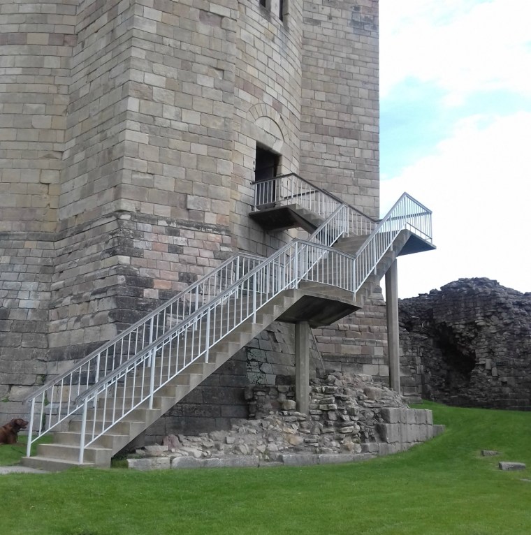 Stone steps up th keep entrance